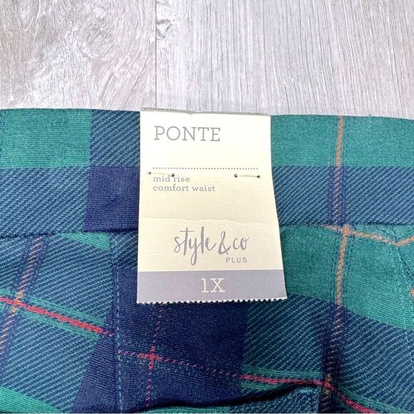 Women's Plus Size Holiday Plaid Pull-On Comfort Waist Skinny Pants 1X - Picture 4 of 6